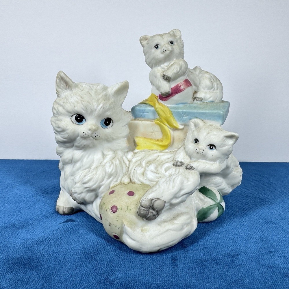 Vintage White Kitten Cat Ceramic Figurine Pastel Cottage Nursery Decor‎